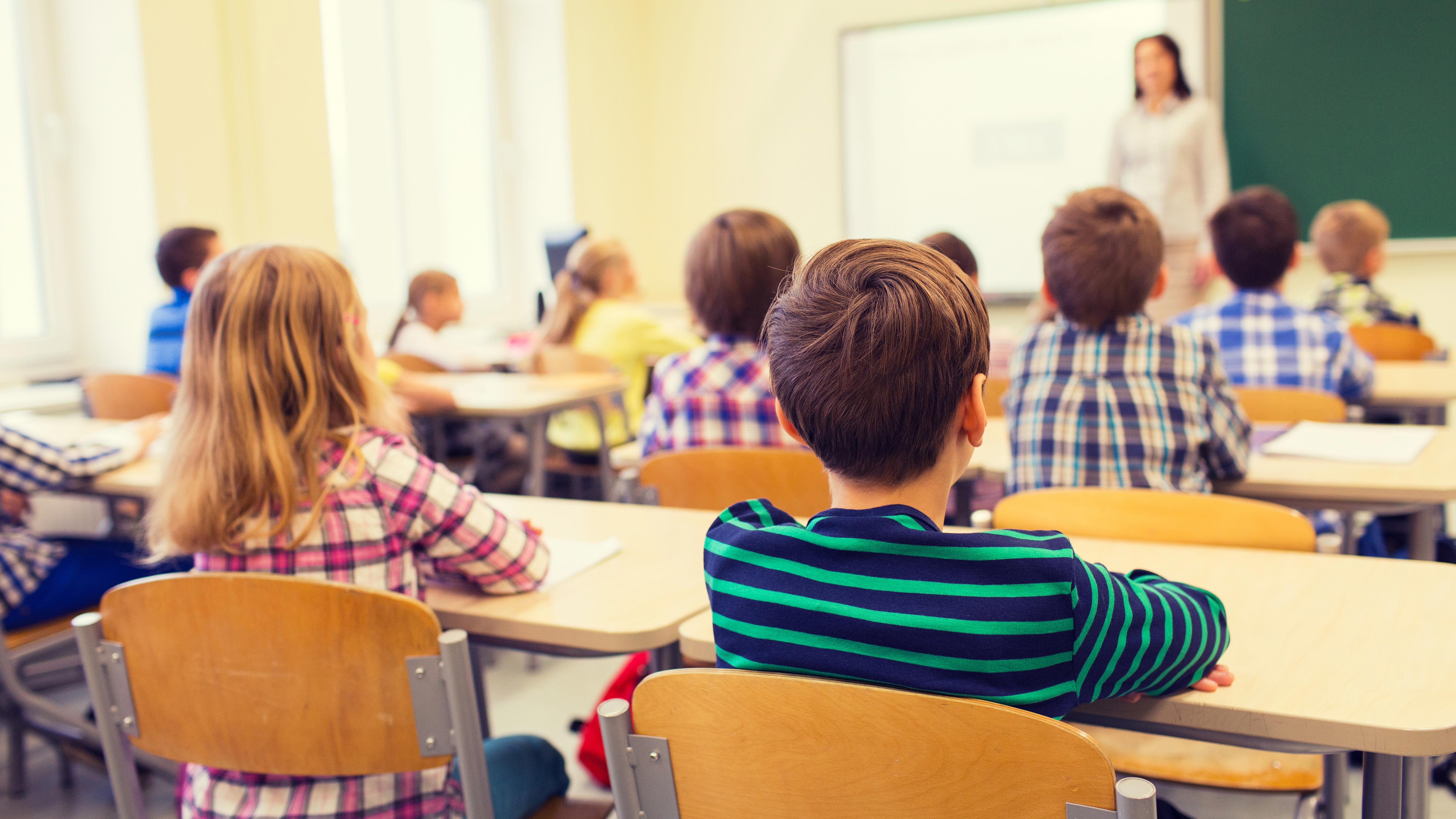 education-elementary-school-learning-and-people-concept-group-of-school-kids-sitting_cropped_169